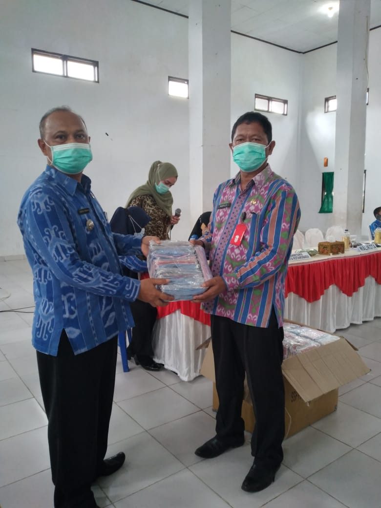 Serah Terima 2500 Masker Kain di Kecamatan Kotamobagu Barat