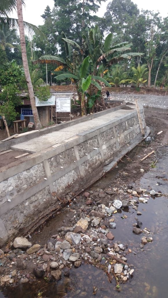 Monitoring Pekerjaan Talud di Kelurahan Motoboi Kecil